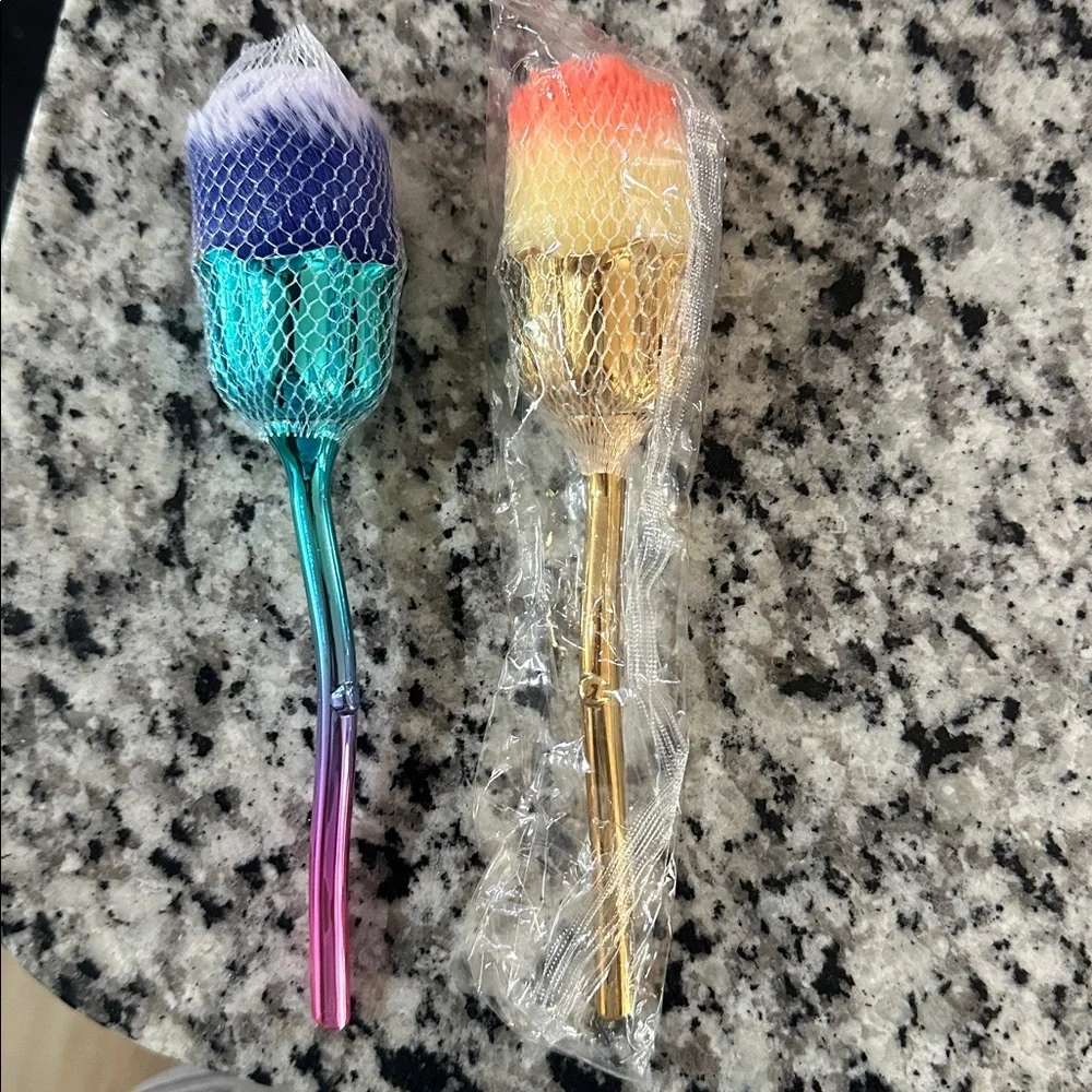 Set of 2 professional nail brush / makeup brush